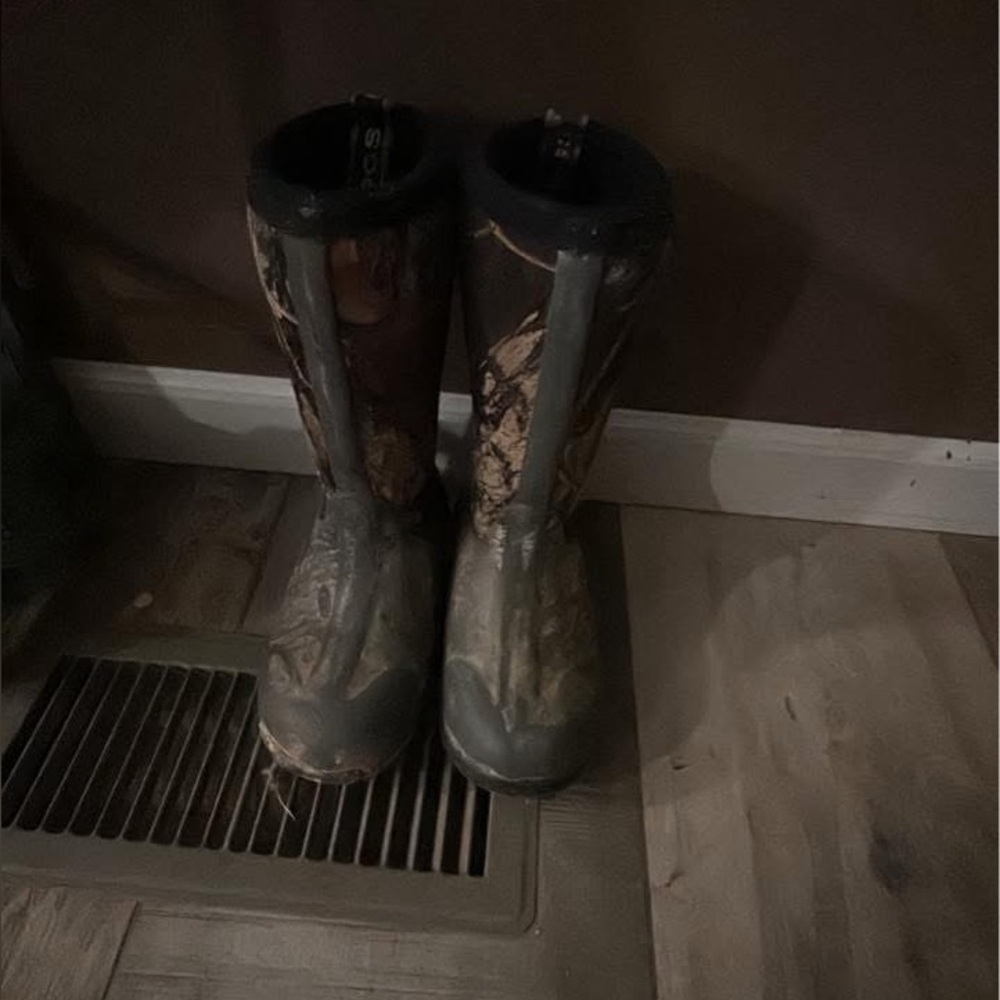 Mossy Oak Brown and Green Boots Durable Outdoor Footwear